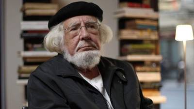 Ernesto Cardenal es uno de los firmantes.