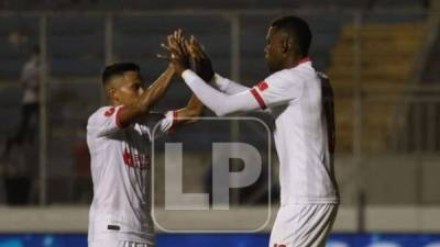 Yustin Arboleda marcó dos goles y el Olimpia remontó al Honduras Progreso.