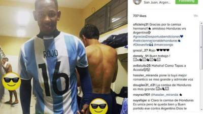 Quioto presumió en Instagram la camiseta del defensor del Manchester United. Foto Quioto Instragram.