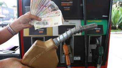 La dolarización de los impuestos a los combustibles se traducen en altas recaudaciones.