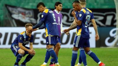Los jugadores de Boca Juniors se lamentan tras quedar eliminados de la Copa Libertadores contra Atlético Mineiro. Foto EFE