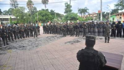 Militares previo al comienzo de los operativos de Navidad Segura en Atlántida.