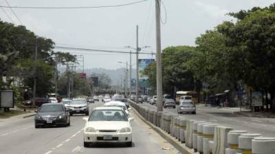 Luego de una temperatura de 35 grados, una fuerte lluvia cayó la noche de ayer en San Pedro Sula.