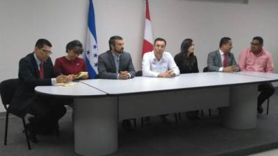 La adhesión de tres diputados del PAC a las filas del Partido Liberal fue anunciada por Yuri Sabas y Luis Zelaya.