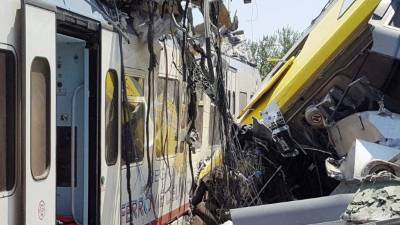 Vista del lugar donde se produjo un choque frontal entre dos trenes en una línea de vía única entre Ruvo di Puglia y Corato, al sur de Italia. EFE