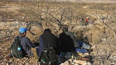 La ofensiva de Trump contra los inmigrantes indocumentados comienza a dar resultados, según el Gobierno de EUA.