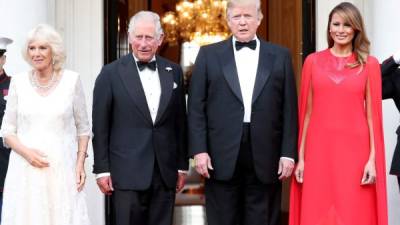 En el cierre de su visita de Estado a Reino Unido, Donald y Melania Trump ofrecieron una cena para el príncipe Carlos, heredero al trono británico, y su esposa Camilla en Winfield House, residencia oficial del embajador de Estados Unidos en Londres.