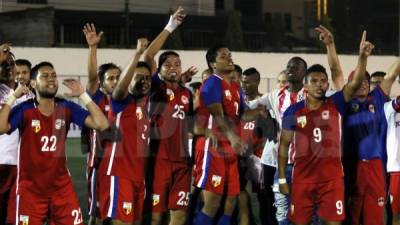 Jugadores del Gimnástico celebran la clasificación a la final de la Copa Presidente. Foto Ronald Aceituno