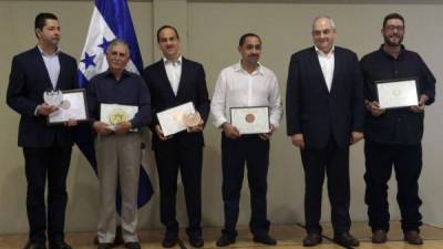 Arnaldo Castillo, José Arnold Paz, Eduardo Kafati, Nelson Guerra, Philippe Juglar y José Arnold Paz (hijo). Foto: Gilberto sierra