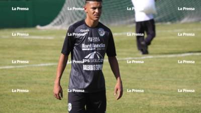 El mediocampista Kervin Arriaga realizó su primer entrenamiento con Marathón.