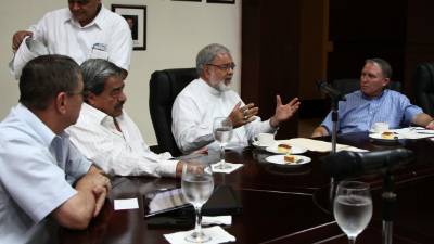 Los miembros del comité se reunieron con el ministro Áfrico Madrid.