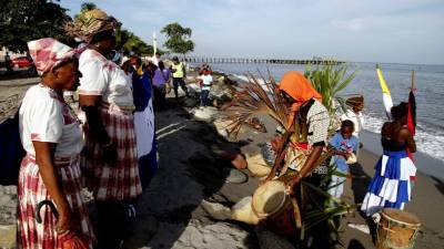 Por la mañana se realizó la recreación de la llegada de los garífunas a Honduras.