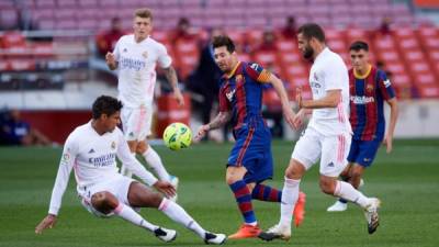 Barcelona y Real Madrid deben de superar a la Real Sociedad y Athletic Club para enfrentarse en la final de la Supercopa de España.