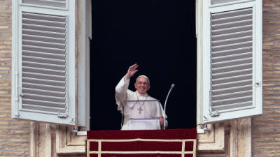 El papa Francisco se dirigió a sus fieles reunidos en la plaza de San Pedro.