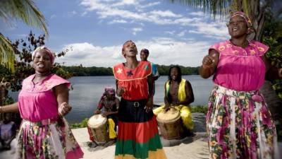 Fotografía de garífunas de imageneshonduras.blogspot.com