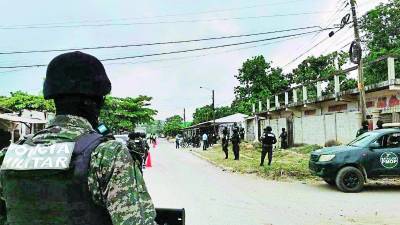 Desde muy temprano ayer, los militares retomaron sus labores en la Rivera Hernández a petición de la población.