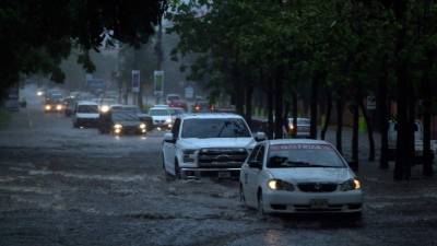 Las calles de San Pedro Sula quedaron inundadas debido a las lluvias.