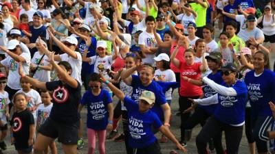 El calentamiento previo al Family Run 2015.