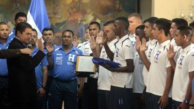 Así juramentó Juan Orlando Hernández a la Sub-17 de Honduras. Foto Juan Salgado
