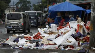 Las autoridades de la Municipalidad de San Pedro Sula dicen que sancionarán a quienes tiren basura en las calles.