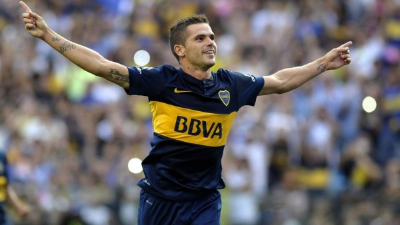 RIO DE JANEIRO, BRAZIL - JUNE 15: Fernando Gago of Argentina controls the ball during the 2014 FIFA World Cup Brazil Group F match between Argentina and Bosnia-Herzegovina at Maracana on June 15, 2014 in Rio de Janeiro, Brazil. (Photo by Julian Finney/Getty Images)