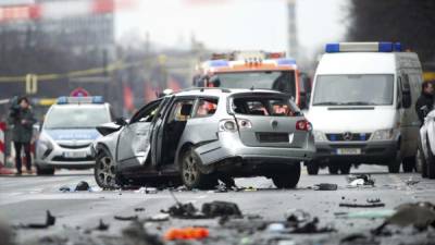 Una persona ha muerto al estallar presuntamente un artefacto explosivo en el coche que conducía en Berlín, según informó hoy la policía de la capital alemana.