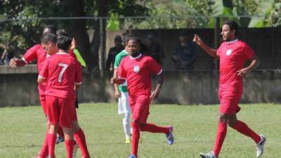 Jugadores del Villanueva celebrando uno de sus goles.