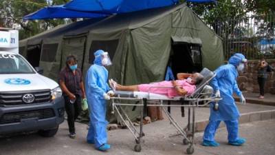 Actualmente, el hospital mantiene una carpa que funciona como triaje para las personas con la enfermedad, también se dispuso un espacio de 20 cupos para pacientes con COVID-19 en una sala de emergencia.