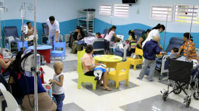 La sala de hematooncología pediátrica ofrece el tratamiento ambulatorio a los menores.