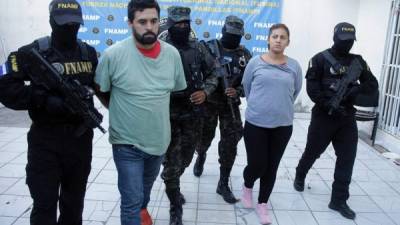 Los dos presuntos pandilleros fueron presentados por la Fuerza Nacional Anti Maras y Pandillas (FNAMP).