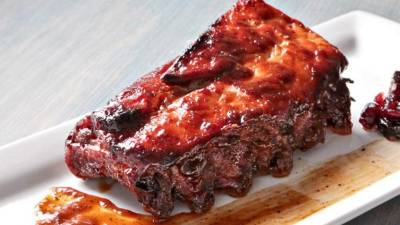 Lo ideal para que esta receta quede perfecta es elegir unas buenas costillas.