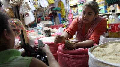 La intención del Gobierno es que los productos que se consumen en esta época sean accesibles a la población.