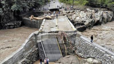 Los ríos Ulúa y Chamelecón se ensañaron con toda la zona del valle de Sula, ocasionando daños incluso superiores a los causados por el Mitch. En la zona occidental también los daños son mayúsculos.