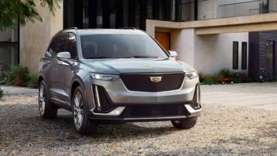 El XT6 tiene tres filas de asientos y se une a los todocaminos SUV XT4 y XT5 de Cadillac.