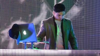 DJ G–Cue durante un concierto.