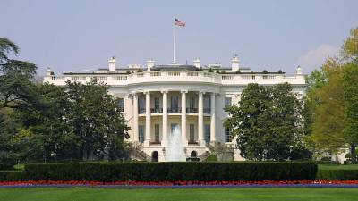 La Casa Blanca dejó abierta la posibilidad de que Raúl Castro visite EUA el próximo año.