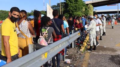 ONGs advierten que los migrantes se exponen a graves peligros en el este de México.