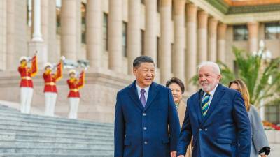 Lula se reunió con el presidente chino Xi Jinping en una visita a Pekín.