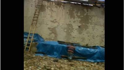 Neptalí López es un feligres que llegó hasta lo que quedó del templo para pedir a la virgen de Concepción la reestauración de la iglesia.