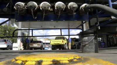 Los combustibles empezaron a bajar de precio en Honduras desde mediados de febrero.