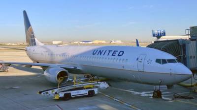 United Airlines emitió un comunicado afirmando que el CDC contactará a los pasajeros para informarles sobre su exposición al virus./