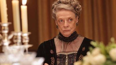 Maggie Smith, Condesa de Grantham y profesora titular en Hogwarts.