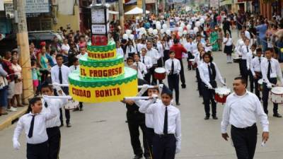 Más de 50 centros educativos de prebásica, primaria y secundaria y organizaciones populares participan en la celebración. Fotos: Efraín V. Molina.