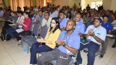 El programa se lanzó en la ciudad de La Ceiba ante autoridades de varios municipios. Foto: Samuel Zelaya