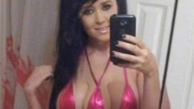 Jasmine Tridevil, mujer de los tres senos es acusada de secuestrar y abusar sexualmente a un joven de 18 años.