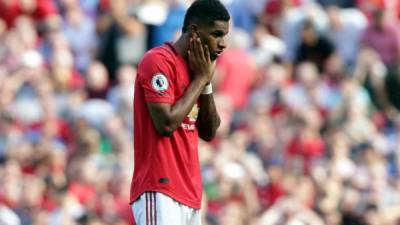 Marcus Rashford se lamenta tras fallar un penal contra el Crystal Palace. Foto AFP