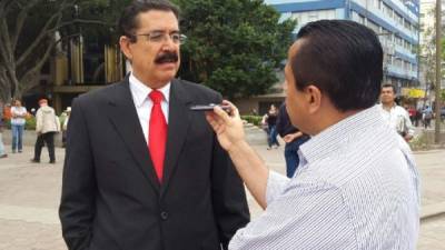 El ex presidente Manuel 'Mel' Zelaya en entrevista con el jefe de Redacción de LA PRENSA, Dagoberto Rodríguez.