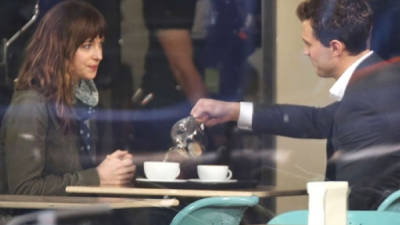 Dakota Johnson y Jamie Dornan en el set de '50 sombras de Grey'.