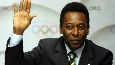Pelé fue operado por problema en la próstata y está estable.
