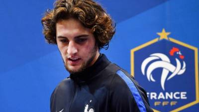 Barcelona's Argentinian forward Lionel Messi (2R) celebrates a goal with Barcelona's Spanish defender Jordi Alba during the Spanish League football match between FC Barcelona and RC Celta de Vigo at the Camp Nou stadium in Barcelona on Decemeber 22, 2018. (Photo by Josep LAGO / AFP)